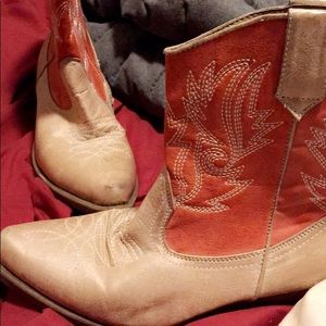 Woman’s cow girl boots